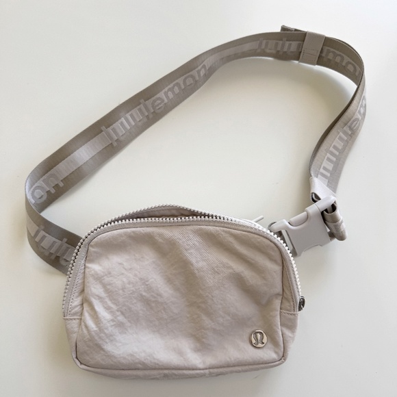 Everywhere Belt Bag 1L Wordmark - Picture 1 of 5